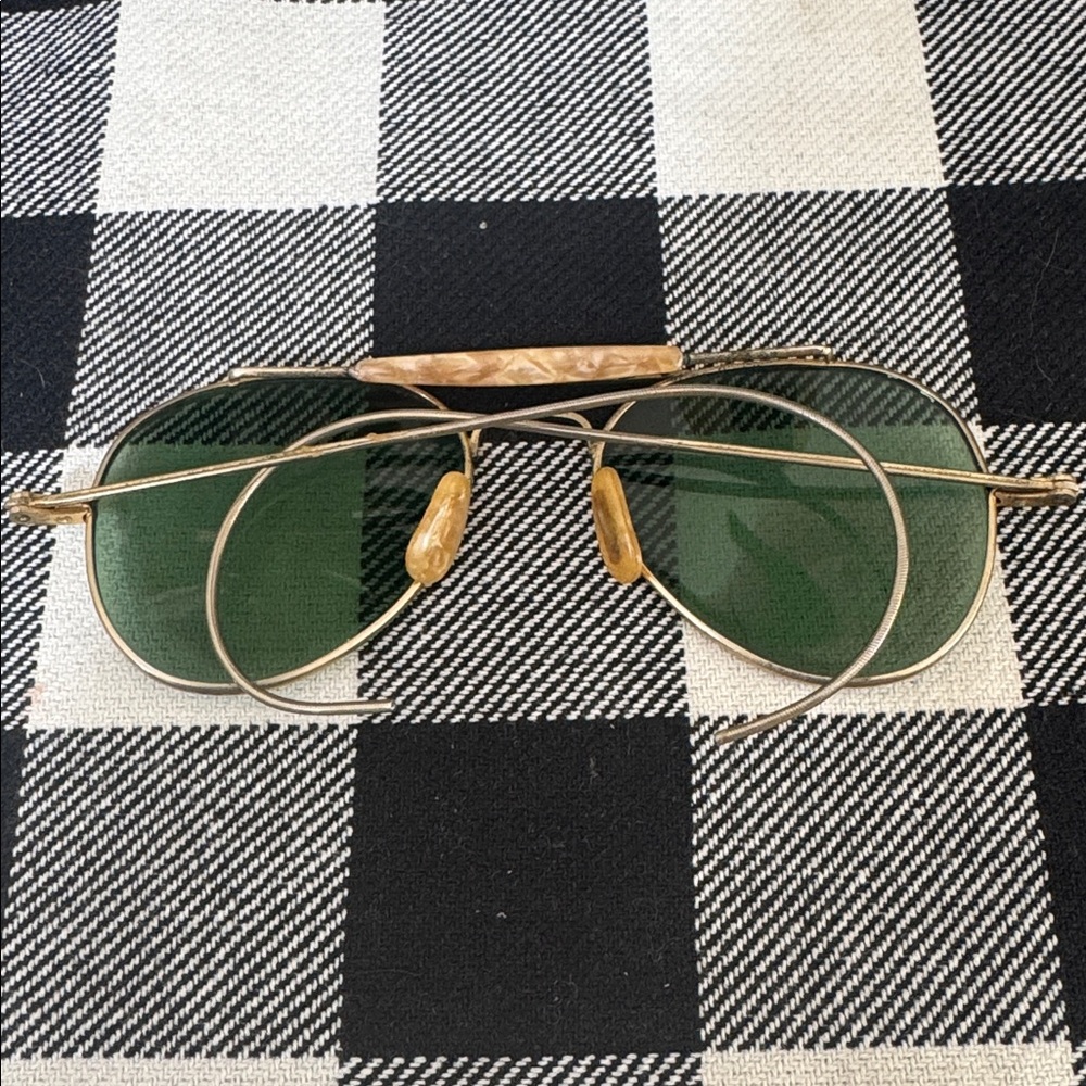 Vintage late 1940s- early 1950s Gold Aviator Sunglasses - Picture 5 of 6